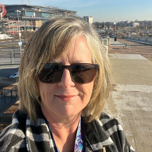 Meet your Posher, Laurel - Picture 1 of 1